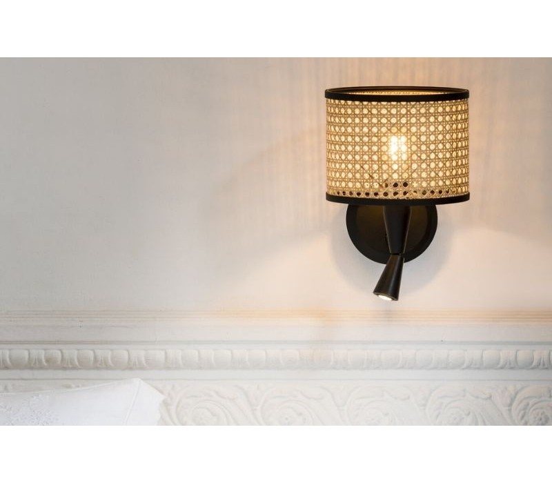 Applique Mambo, vue de profil avec liseuse LED allumée