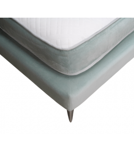 Lit deux places en velours bleu-gris avec tête de lit rembourrée et sommier tapissier sur-mesure