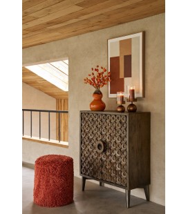Armoire 2 Portes Bois De Manguier Marron, motif sur les portes avec pouf rouge