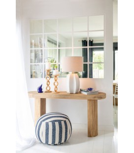 Console en bois de Manguier naturel , lignes arrondies deux pieds en bois. Lampe céramique avec abat jour beige et pouf en tissu