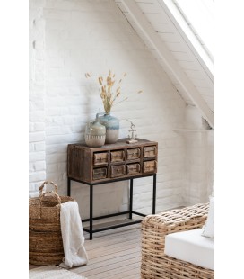 Console 8 Tiroirs Brut Recycle Bois Marron dans intérieur chaleureux avec panier et plaid blanc