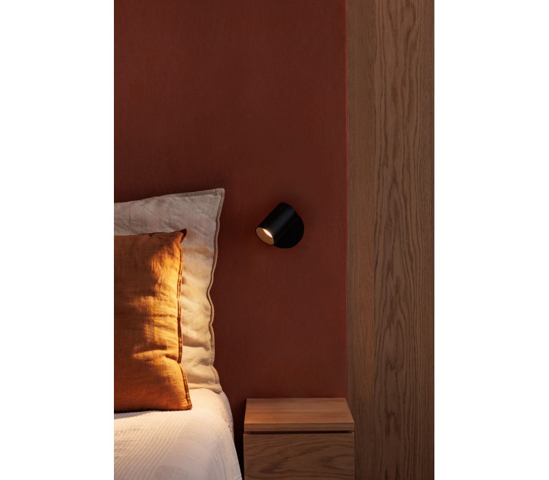 petite liseuse noir orientable pour tête de lit, éclairage à leds, table de chevet en bois