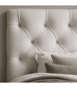 tête de lit capitonnée à l'anglaise, détail du capitonnage en tissu coton blanc