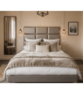 Tête de lit hôtel installée en chambre, ambiance sobre et chic