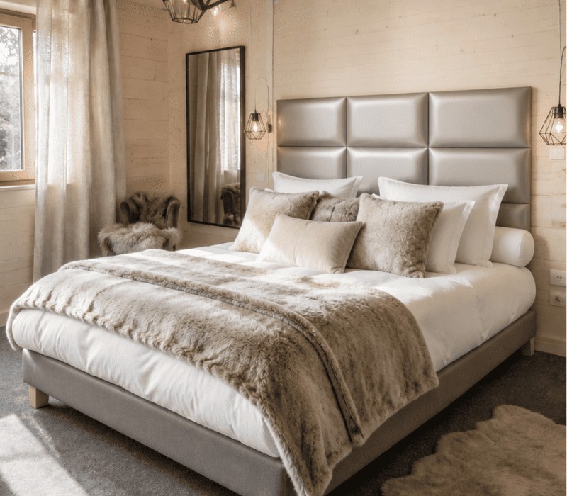 Tête de lit hôtel, détail du revêtement simili-cuir