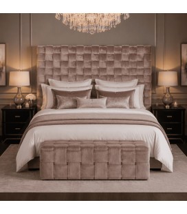 Tête de lit tressée originale dans une chambre au style chic et raffiné