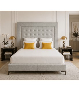 Tête de lit matelassée avec pourtour - liseuse de tête de lit dans une chambre d'hôtel
